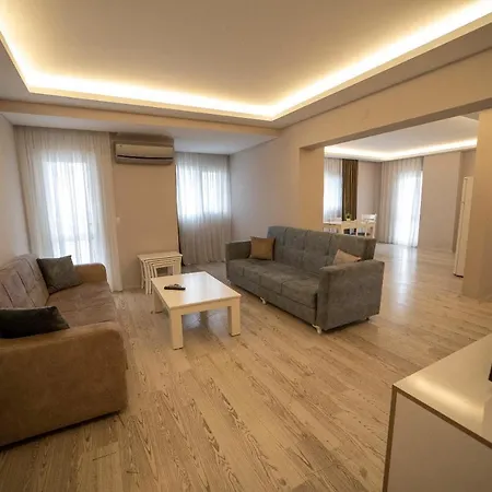 Silver Tower شقة فندقية 2*