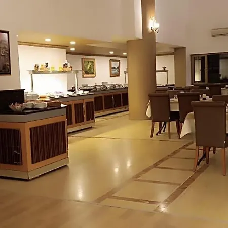 Silver Tower 아파트호텔 쿠사다시