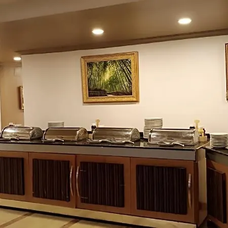 Silver Tower 3* 쿠사다시